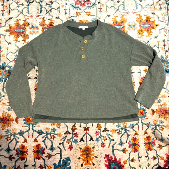 Ces Femme Sweaters - Green Long Sleeve Sweater with Wooden Buttons